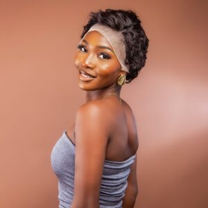 Perruque coupe courte pixie noire