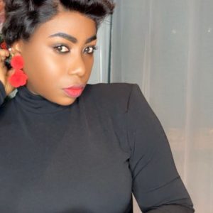 Perruque coupe courte Pixie en cheveux de qualité, style élégant et moderne, avec finition naturelle et look chic et raffiné.