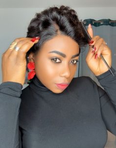 Perruque coupe courte Pixie en cheveux de qualité, style élégant et moderne, avec finition naturelle et look chic et raffiné.