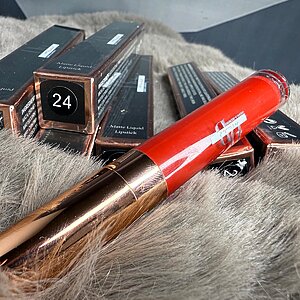 Rouge à lèvre rouge sang n°24 matte