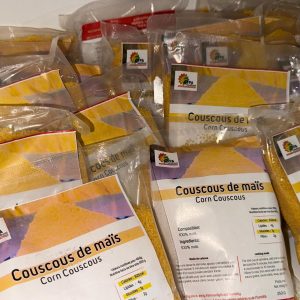 Couscous jaune de maïs à cuire à la vapeur, semoule de maïs de qualité, se consomme en version salée ou sucrée, disponible sur la boutique en ligne DEBI STORE.