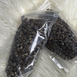 Soumbala en grains détachés authentique, néré africain fermenté pour cuisine africaine, épice naturelle en vente sur boutique en ligne DEBI STORE.