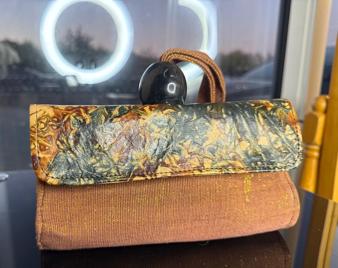 Sac pochette en cuir-mix-faso danfani-pagne tissé- marron – Image 3