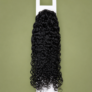 Craquez pour cette magnifique texture Burmese Curly, reconnaissable à ses boucles généreuses, définies et pleines de volume. Sa couleur noire apporte un rendu élégant et naturel, parfait pour réaliser des coiffures sophistiquées ou un look afro-bouclé assumé