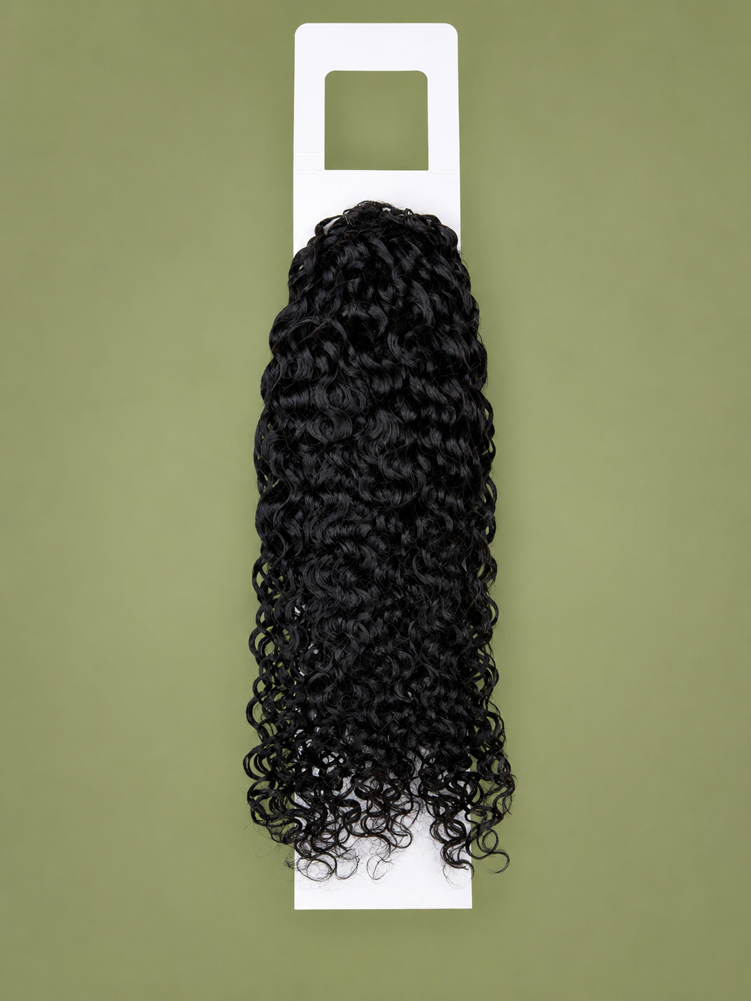 Craquez pour cette magnifique texture Burmese Curly, reconnaissable à ses boucles généreuses, définies et pleines de volume. Sa couleur noire apporte un rendu élégant et naturel, parfait pour réaliser des coiffures sophistiquées ou un look afro-bouclé assumé
