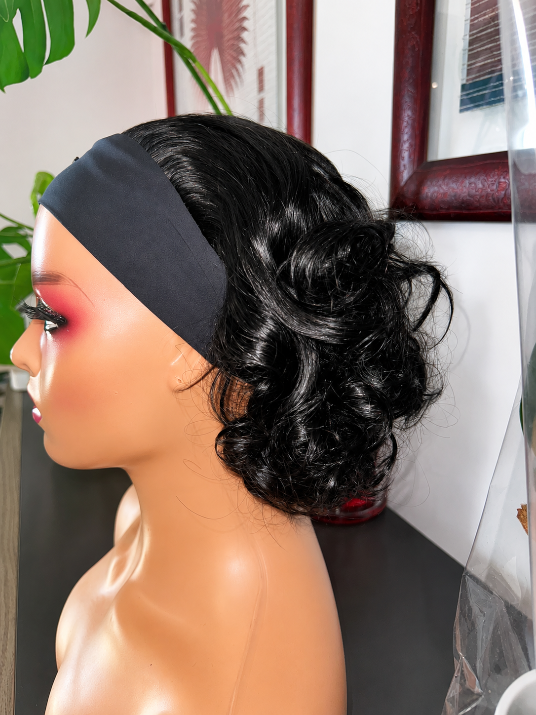 Perruque bandeau noire Bouncy – Image 3